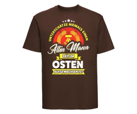 Alter Mann der im Osten aufgewachsen ist - Männer T-Shirt - braun